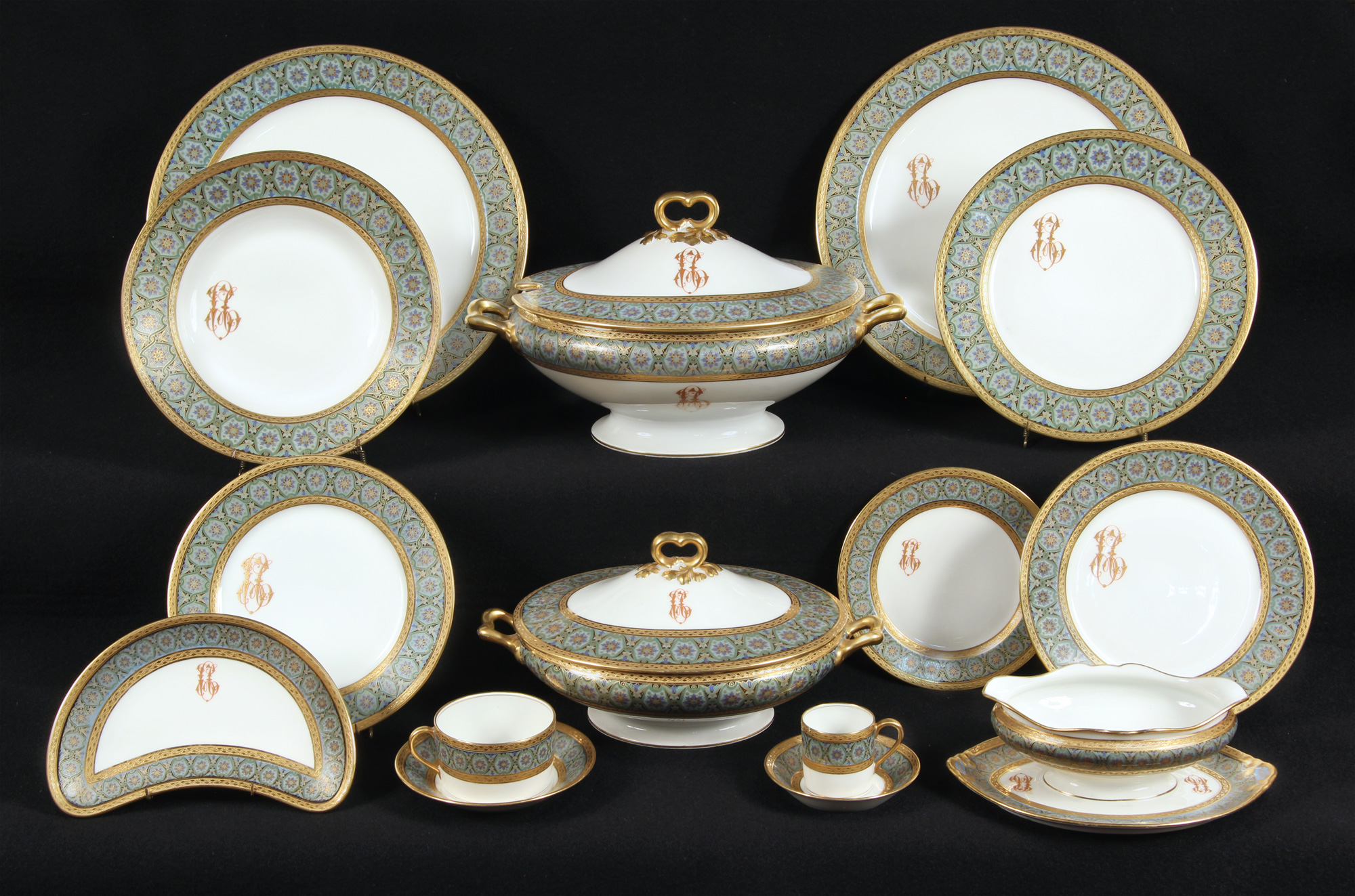 JUEGO DE PORCELANA FRANCESA LIMOGES PARA MESA. JUEGO DE PORCELANA FRANCESA LIMOGES PARA MESA.