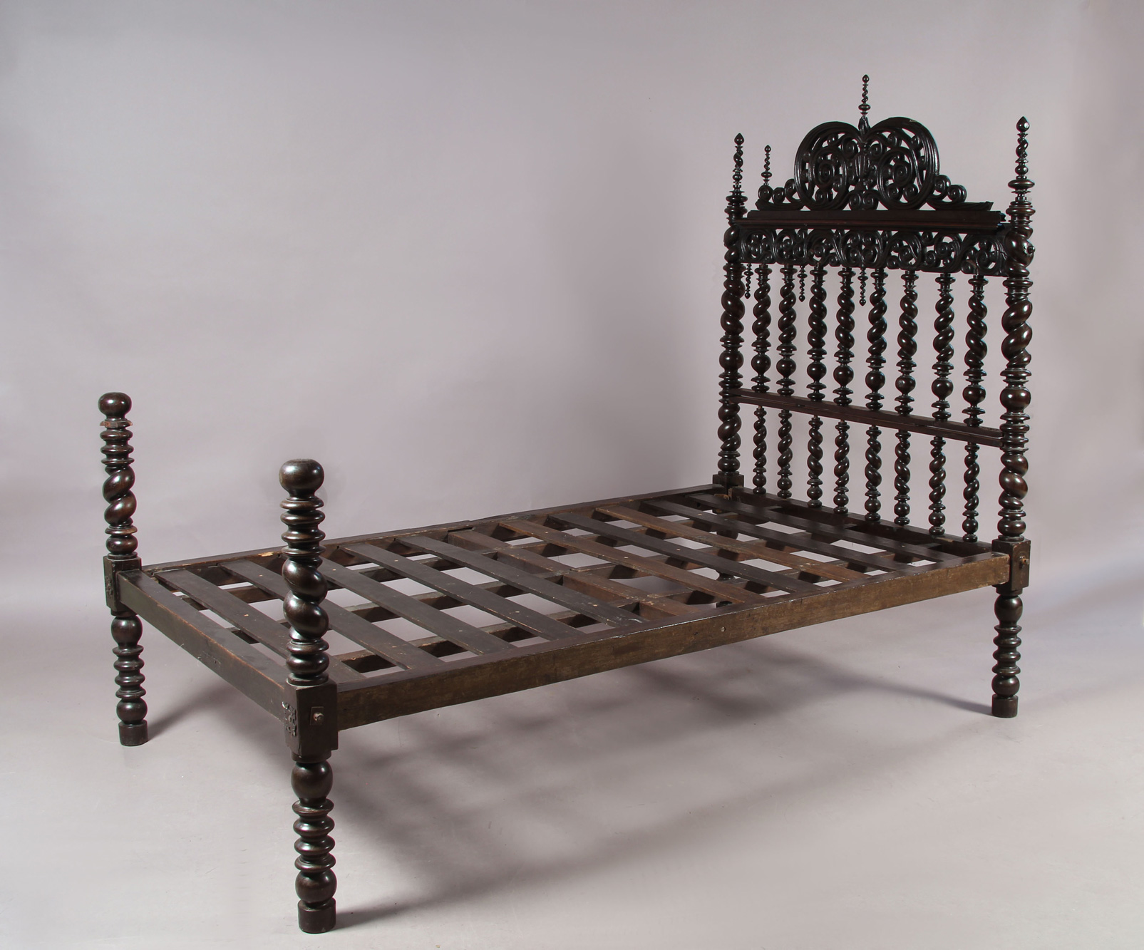 ANTIGUA CAMA LUSO BRASILERA DEL SIGLO XIX. ANTIGUA CAMA LUSO BRASILERA DEL SIGLO XIX.