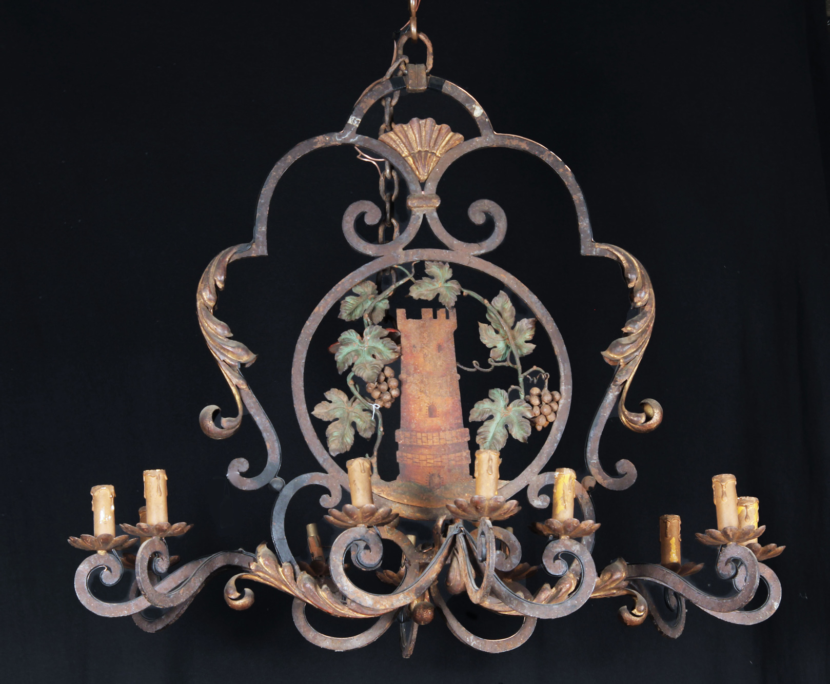 COLGANTE ESPAÑOL CON ARMAZON DE HIERRO Y CHAPA REPUJADA. COLGANTE ESPAÑOL CON ARMAZON DE HIERRO Y CHAPA REPUJADA.