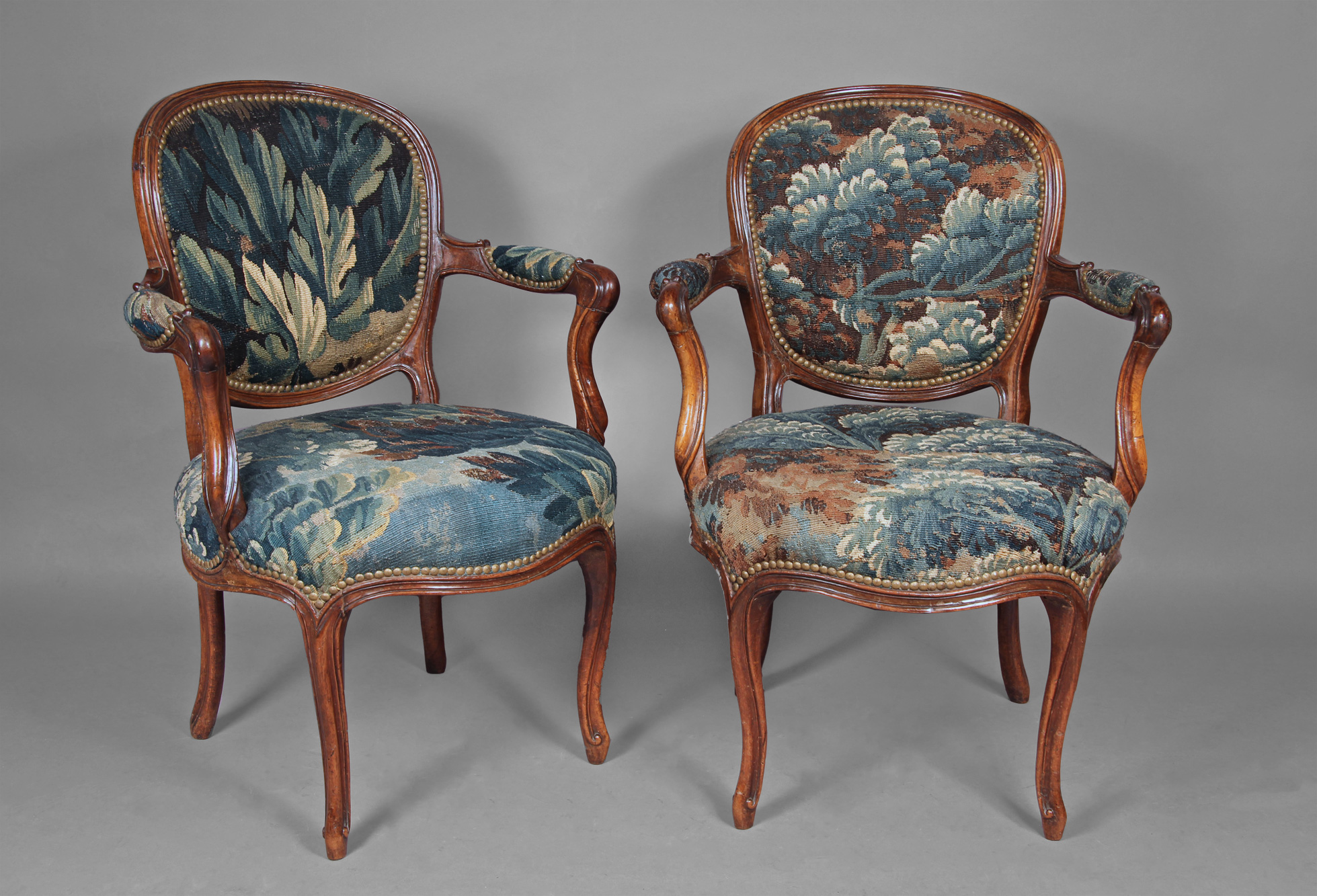 PAR DE ANTIGUOS SILLONES FRANCESES LUIS XV. PAR DE ANTIGUOS SILLONES FRANCESES LUIS XV.