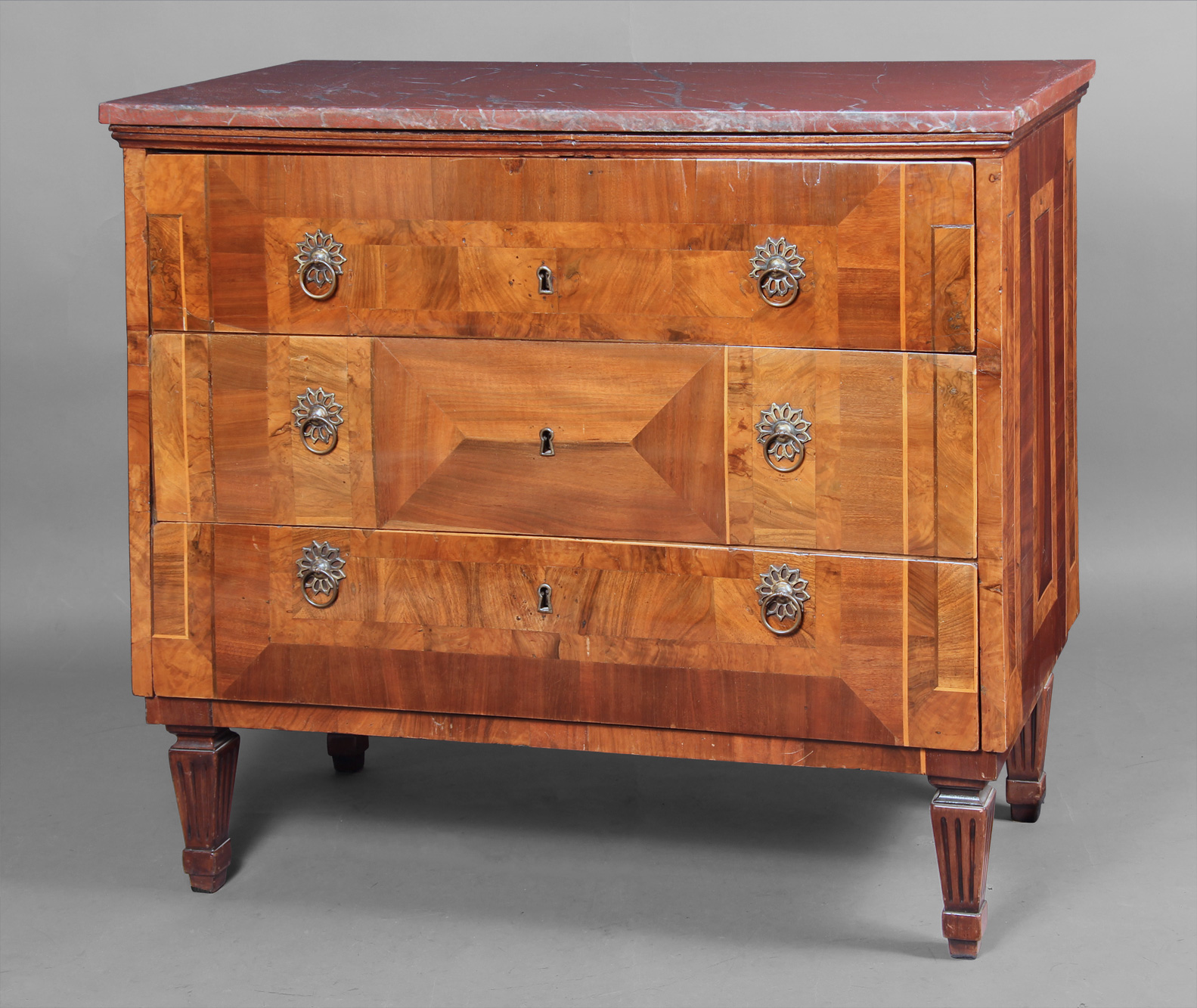 ANTIGUA COMODA ITALIANA SIGLO XVIII. ANTIGUA COMODA ITALIANA SIGLO XVIII.