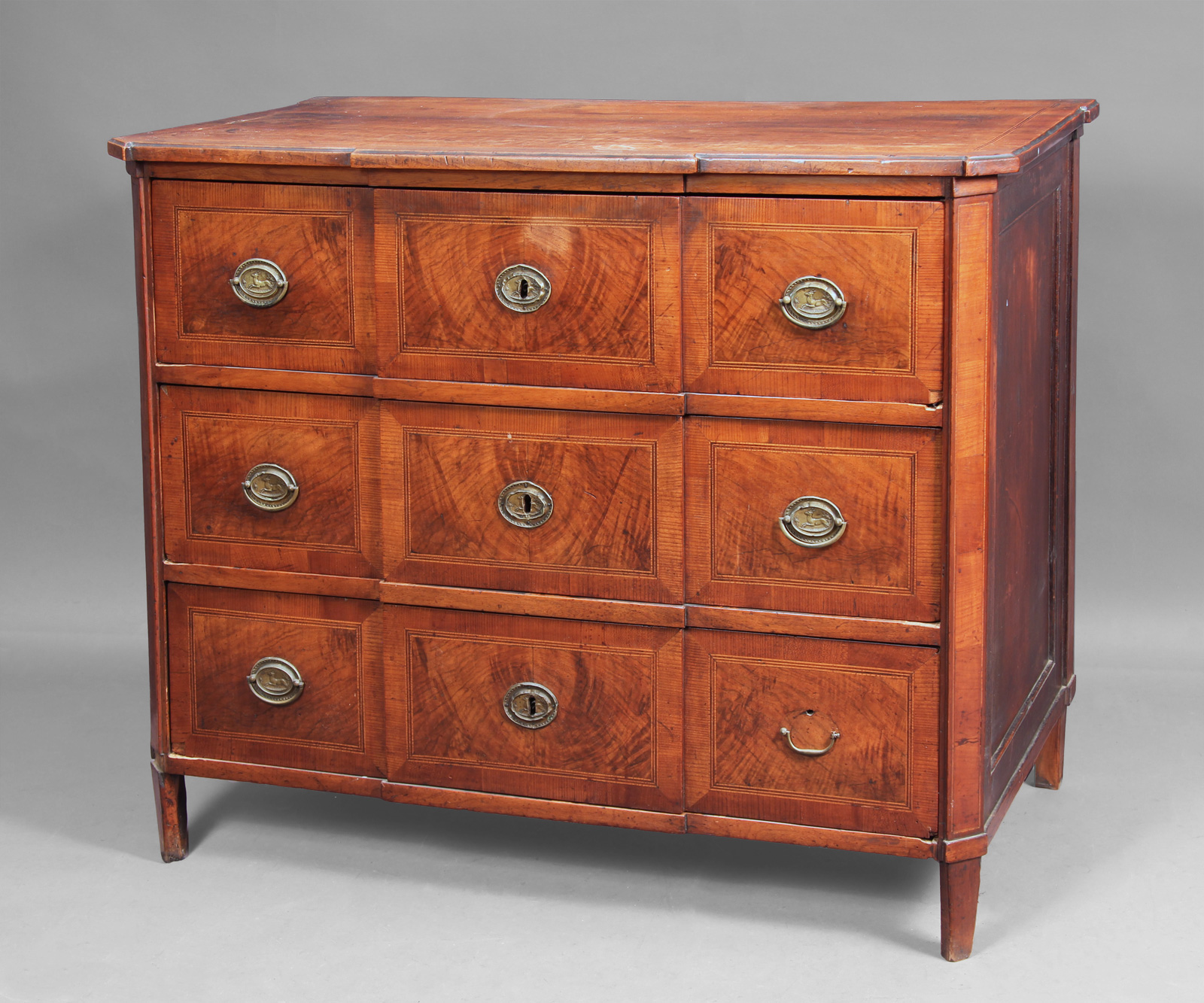 ANTIGUA COMODA ITALIANA DEL SIGLO XVIII. ANTIGUA COMODA ITALIANA DEL SIGLO XVIII.