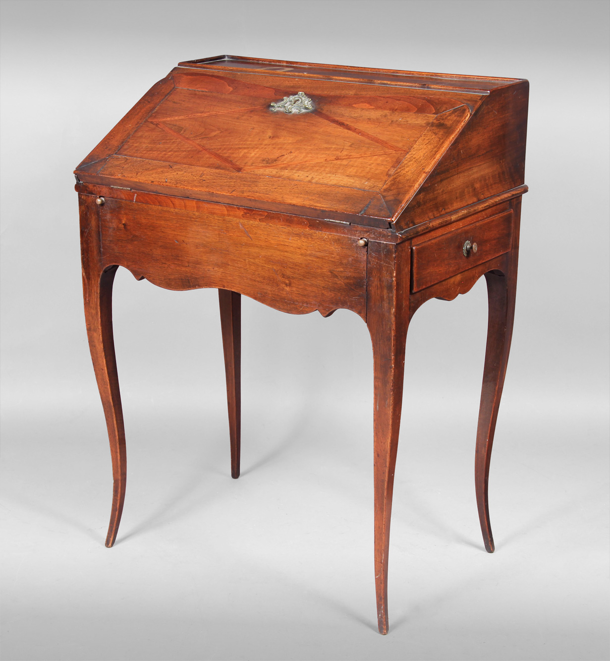 PEQUEÑO ESCRITORIO FRANCES DE ESTILO LUIS XV PARA DAMA. PEQUEÑO ESCRITORIO FRANCES DE ESTILO LUIS XV PARA DAMA.