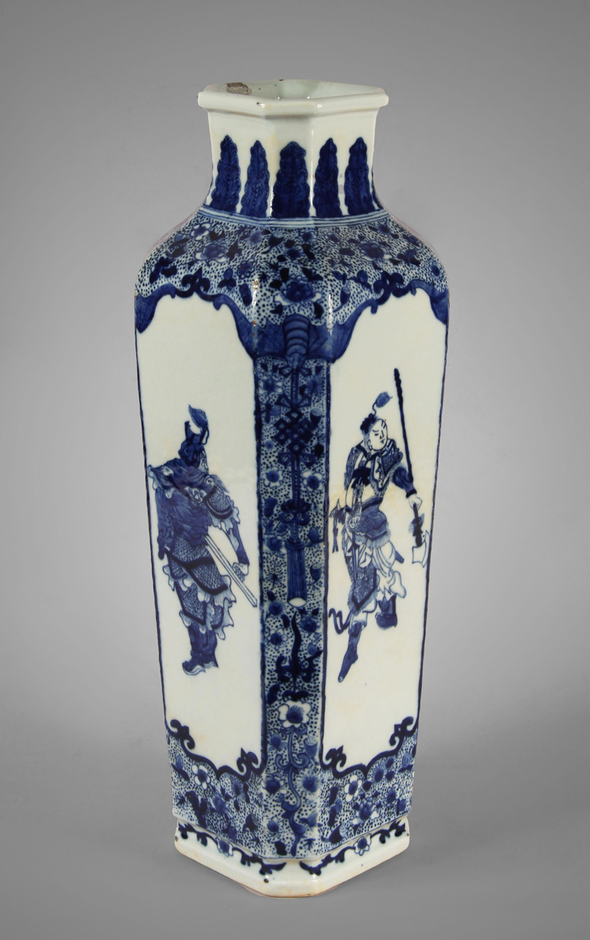 ANTIGUO VASO DE PORCELANA CHINA ESMALTADA. ANTIGUO VASO DE PORCELANA CHINA ESMALTADA.