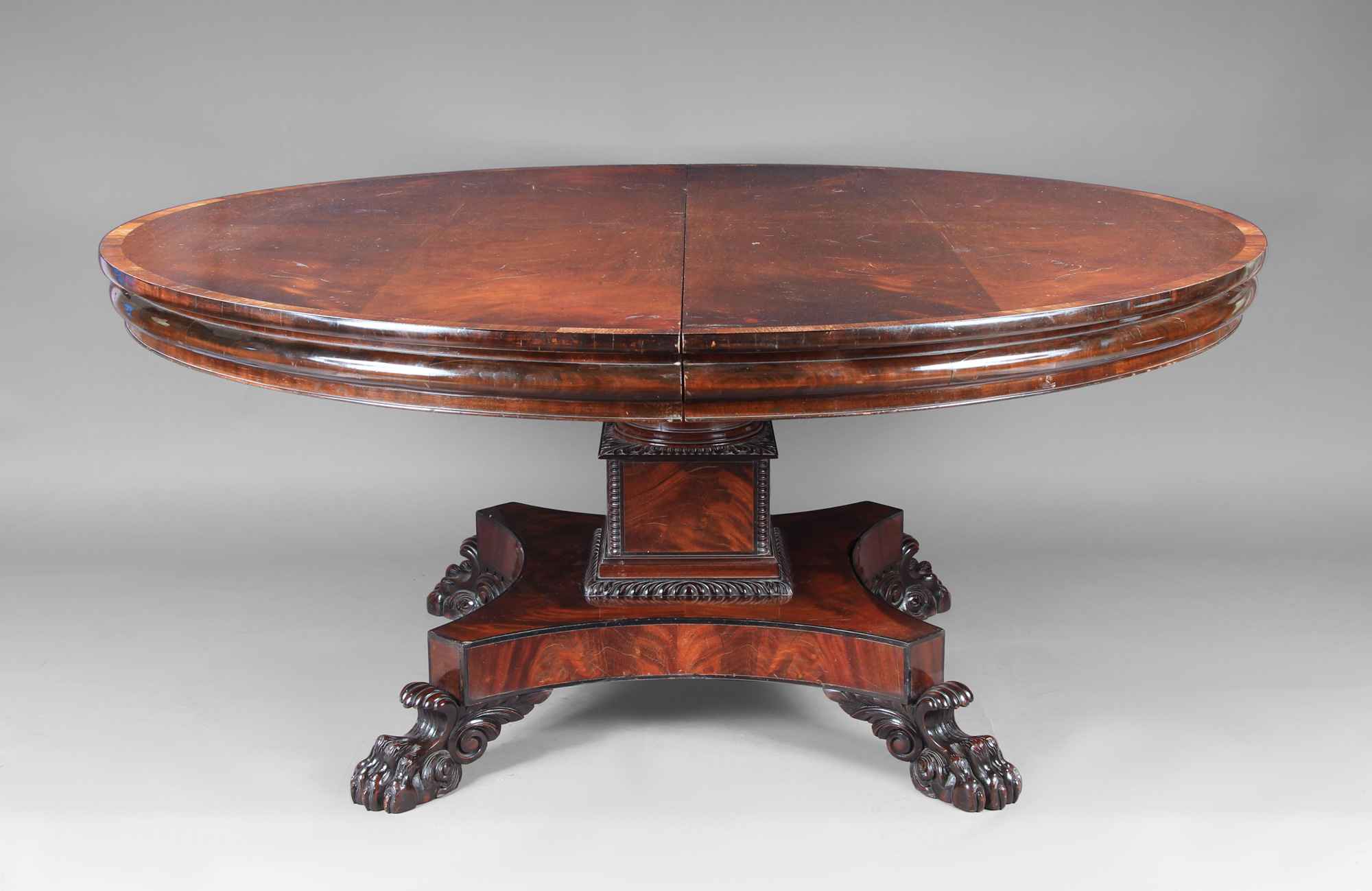 MESA CIRCULAR DE ESTILO INGLES CHIPPENDALE PARA COMEDOR. MESA CIRCULAR DE ESTILO INGLES CHIPPENDALE PARA COMEDOR.