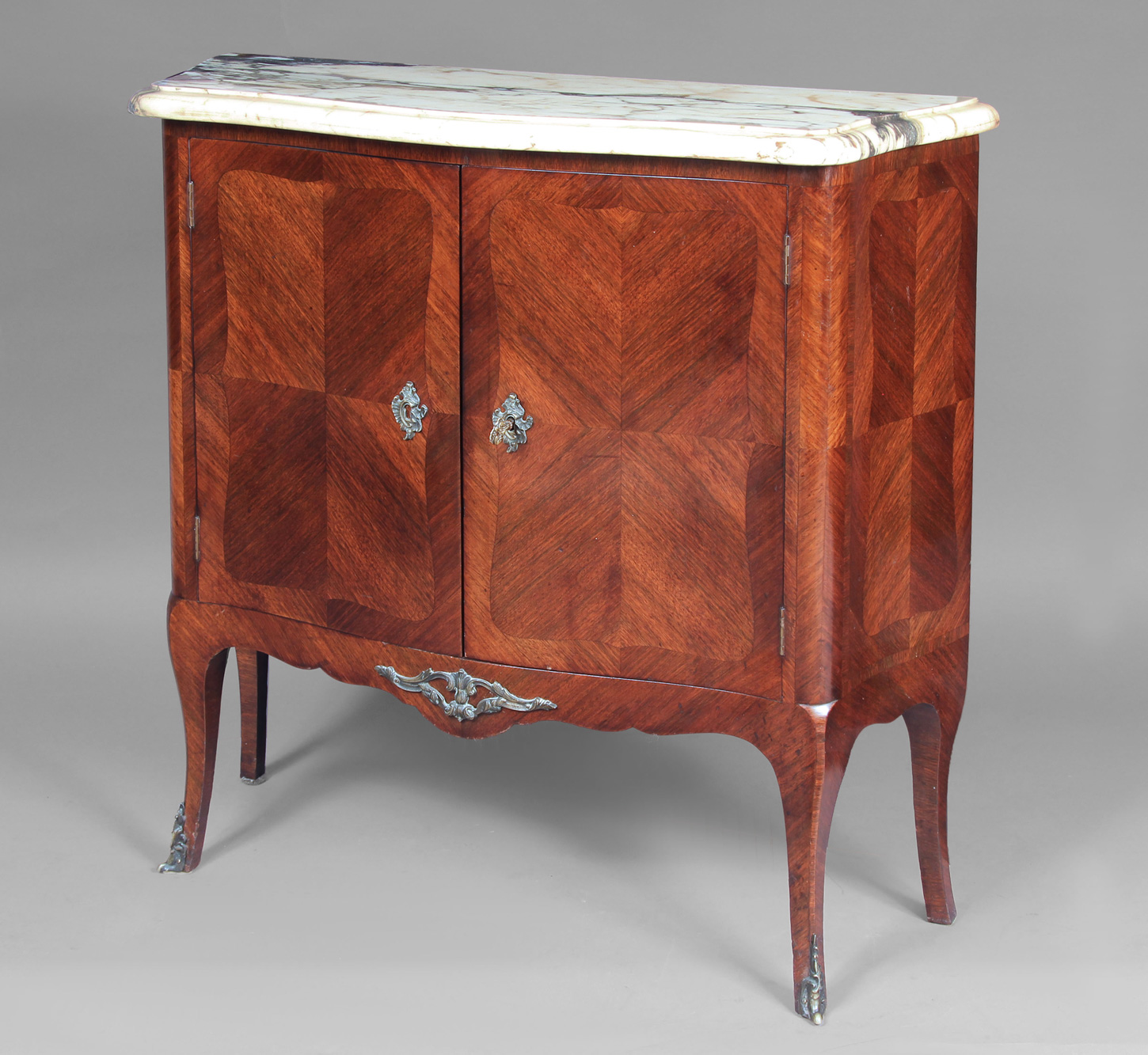 PEQUEÑO MUEBLE DE ARRIMO ESTILO FRANCES LUIS XV. PEQUEÑO MUEBLE DE ARRIMO ESTILO FRANCES LUIS XV.