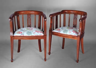 Lote 211: PAR DE SILLONCITOS DE ESTILO INGLES EDUARDIANO.  PAR DE SILLONCITOS DE ESTILO INGLES EDUARDIANO. 