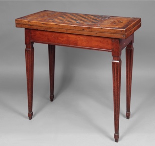 Lote 192: ANTIGUA MESA LIBRO PARA JUEGO SIGLO XIX.  ANTIGUA MESA LIBRO PARA JUEGO SIGLO XIX. 