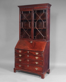 Lote 154: ANTIGUO BUREAU BOOKCASE INGLES JORGE III.  ANTIGUO BUREAU BOOKCASE INGLES JORGE III. 