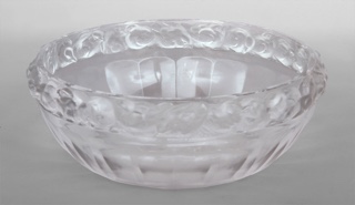 Lote 399: ENSALADERA FRANCESA DE VIDRIO ARTISTICO LALIQUE.  ENSALADERA FRANCESA DE VIDRIO ARTISTICO LALIQUE. 