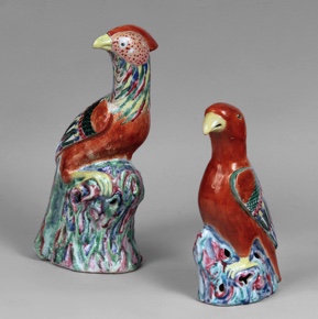 Lote 490: DOS FIGURAS 'AVES' DE PORCELANA CHINA DECORADA. DOS FIGURAS 'AVES' DE PORCELANA CHINA DECORADA.