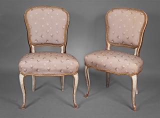 Lote 222: PAR DE PEQUEÑAS SILLAS FRANCESAS PARA DORMITORIO.  PAR DE PEQUEÑAS SILLAS FRANCESAS PARA DORMITORIO. 