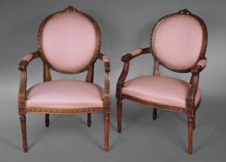 Lote 253: PAR DE SILLONES DE ESTILO FRANCES LUIS XVI.  PAR DE SILLONES DE ESTILO FRANCES LUIS XVI. 
