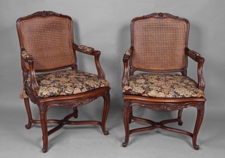 Lote 202: PAR DE SILLONES DE ESTILO FRANCES REGENCE.  PAR DE SILLONES DE ESTILO FRANCES REGENCE. 