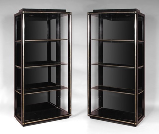 Lote 197: PAR DE ESTANTERIAS METALICAS DE LINEA MODERNA.  PAR DE ESTANTERIAS METALICAS DE LINEA MODERNA. 