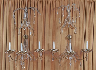 Lote 441: PAR DE APPLIQUES ESTILO FRANCES CON ARMAZON DE BRONCE.  PAR DE APPLIQUES ESTILO FRANCES CON ARMAZON DE BRONCE. 