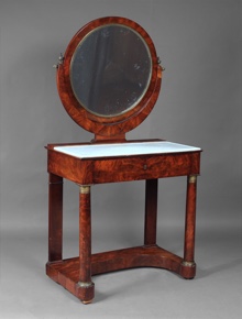 Lote 205: PEQUEÑO TOILETTE FRANCES DE ESTILO IMPERIO.  PEQUEÑO TOILETTE FRANCES DE ESTILO IMPERIO. 