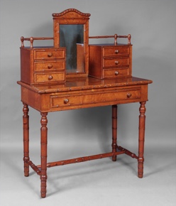 Lote 185: MESA TOILETTE CON ARMAZON IMITACION CAÑA.  MESA TOILETTE CON ARMAZON IMITACION CAÑA. 