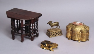 Lote 609: LOTE FORMADO POR CUATRO PIEZAS VARIAS. LOTE FORMADO POR CUATRO PIEZAS VARIAS.