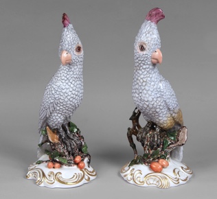 Lote 459: PAR DE 'CACATUAS' DE PORCELANA ALEMANA DE NYMPHENBURG. PAR DE 'CACATUAS' DE PORCELANA ALEMANA DE NYMPHENBURG.