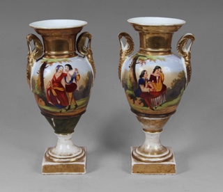 Lote 643: PAR DE ANFORAS DE PORCELANA FRANCESA VIEUX PARIS. PAR DE ANFORAS DE PORCELANA FRANCESA VIEUX PARIS.