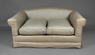 Lote 265: SOFA CONFORTABLE PARA DOS CUERPOS. SOFA CONFORTABLE PARA DOS CUERPOS.