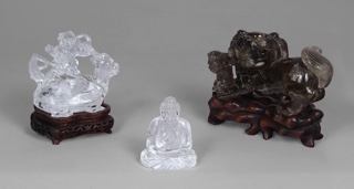Lote 628: TRES PEQUEÑAS ESCULTURAS CHINAS DE CRISTAL DE ROCA.  TRES PEQUEÑAS ESCULTURAS CHINAS DE CRISTAL DE ROCA. 