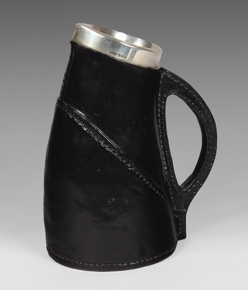 Lote 529: JARRA DE POTTERY INGLESA ROYAL DOULTON PARA VINO. JARRA DE POTTERY INGLESA ROYAL DOULTON PARA VINO.