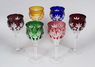 Lote 477: SEIS COPAS ALTAS DE COLOR PARA VINO DEL RHIN.  SEIS COPAS ALTAS DE COLOR PARA VINO DEL RHIN. 