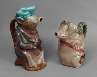 Lote 613: DOS JARRAS FRANCESAS DE CERAMICA ESMALTADA PARA VINO.  DOS JARRAS FRANCESAS DE CERAMICA ESMALTADA PARA VINO. 