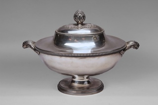 Lote 409: SOPERA FRANCESA CON TAPA DE LA CASA PUIFORCAT  SOPERA FRANCESA CON TAPA DE LA CASA PUIFORCAT 