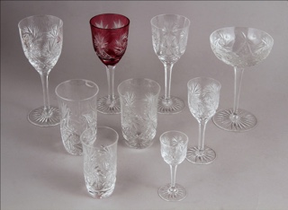 Lote 471: JUEGO DE COPAS DE FINO MEDIO CRISTAL TALLADO. JUEGO DE COPAS DE FINO MEDIO CRISTAL TALLADO.