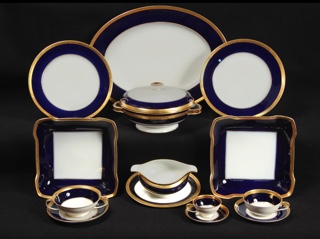 Lote 431: CONJUNTO DE PORCELANA ALEMANA ROSENTHAL PARA MESA.  CONJUNTO DE PORCELANA ALEMANA ROSENTHAL PARA MESA. 