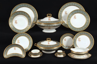 Lote 430: JUEGO DE PORCELANA FRANCESA LIMOGES PARA MESA.  JUEGO DE PORCELANA FRANCESA LIMOGES PARA MESA. 