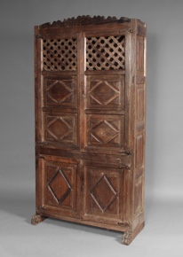 Lote 220: ANTIGUO MUEBLE ALACENA ESPAÑOL DEL SIGLO XIX.  ANTIGUO MUEBLE ALACENA ESPAÑOL DEL SIGLO XIX. 