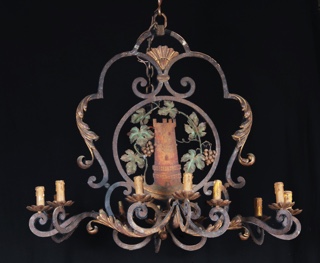 Lote 435: COLGANTE ESPAÑOL CON ARMAZON DE HIERRO Y CHAPA REPUJADA.  COLGANTE ESPAÑOL CON ARMAZON DE HIERRO Y CHAPA REPUJADA. 