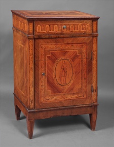 Lote 156: ANTIGUO MUEBLE ITALIANO DE ARRIMO.  ANTIGUO MUEBLE ITALIANO DE ARRIMO. 