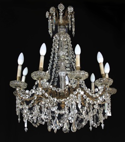 Lote 440: PEQUEÑA ARAÑA CON ARMAZON DE BRONCE DORADO.  PEQUEÑA ARAÑA CON ARMAZON DE BRONCE DORADO. 