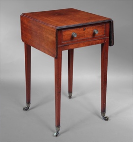 Lote 236: PEQUEÑA MESA INGLESA ANTIGUA CON ALETAS VOLCABLES.  PEQUEÑA MESA INGLESA ANTIGUA CON ALETAS VOLCABLES. 