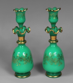 Lote 508: PAR DE PERFUMEROS FRANCESES DE OPALINA VERDE.  PAR DE PERFUMEROS FRANCESES DE OPALINA VERDE. 