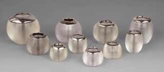 Lotes 478 y 474: 
																		CUATRO FOSFORERAS INGLESAS DE VIDRIO GRUESO. 
																		SEIS PEQUEÑAS FOSFORERAS INGLESAS DE VIDRIO GRUESO. 