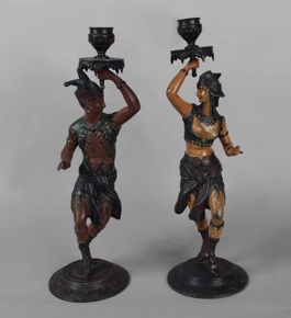 Lote 639: PAR DE CANDELEROS DE ANTIMONIO PINTADO Y PATINADO.  PAR DE CANDELEROS DE ANTIMONIO PINTADO Y PATINADO. 