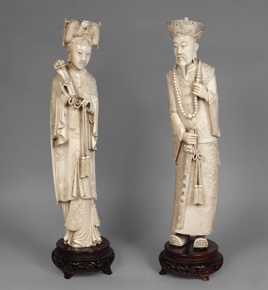 Lote 403: PAR DE ANTIGUAS FIGURAS JAPONESAS DE MARFIL ESCULPIDO.  PAR DE ANTIGUAS FIGURAS JAPONESAS DE MARFIL ESCULPIDO. 