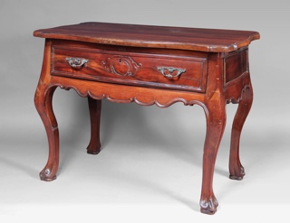 Lote 188: ANTIGUA MESA DE ESTILO COLONIAL PARA CENTRO.  ANTIGUA MESA DE ESTILO COLONIAL PARA CENTRO. 