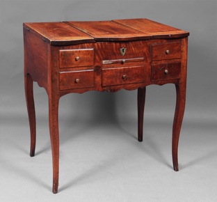 Lote 243: ANTIGUA POUDRESSE FRANCESA DE EPOCA LUIS XV.  ANTIGUA POUDRESSE FRANCESA DE EPOCA LUIS XV. 