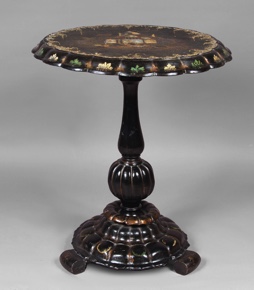 Lote 226: ANTIGUA MESA INGLESA DE PAPIER MACHE PARA CENTRO.  ANTIGUA MESA INGLESA DE PAPIER MACHE PARA CENTRO. 