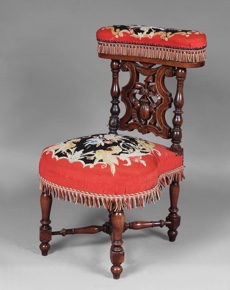 Lote 250: ANTIGUA SILLA RECLINATORIO EN MADERA DE ROBLE.  ANTIGUA SILLA RECLINATORIO EN MADERA DE ROBLE. 