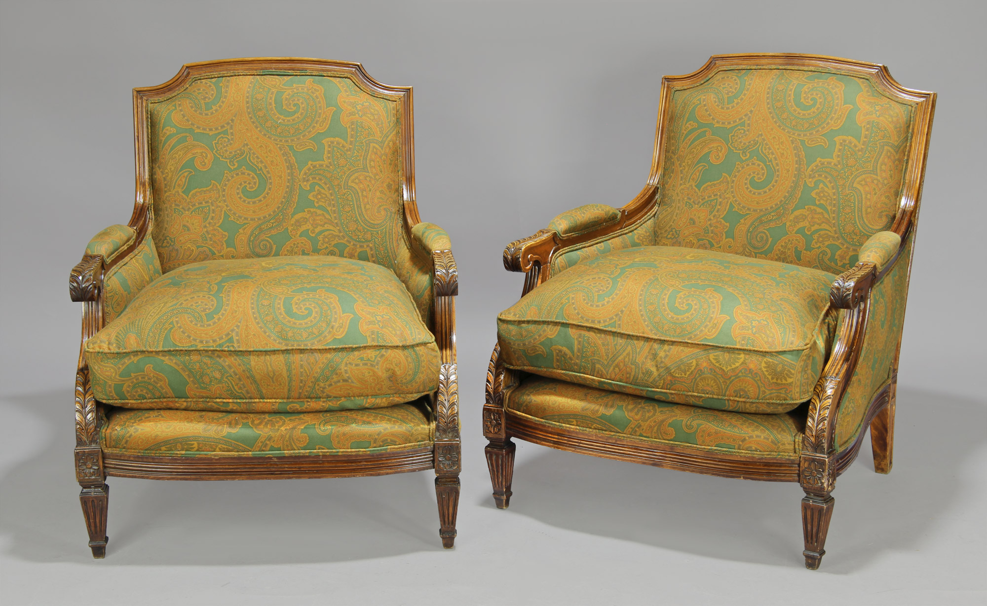  PAR DE SILLONES FRANCESES ESTILO LUIS XVI. 