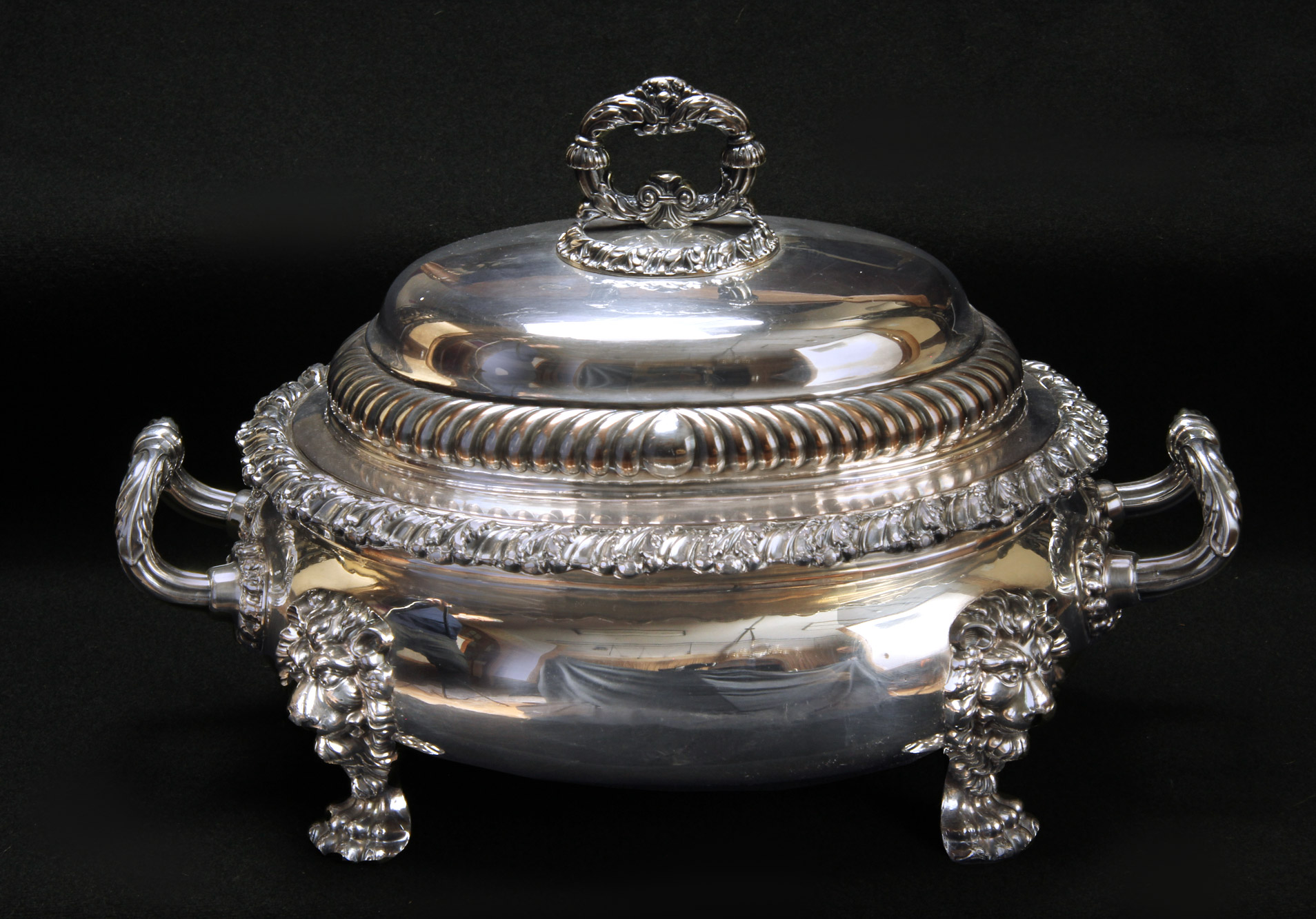  ANTIGUA SOPERA INGLESA OLD SHEFFIELD CON TAPA. 