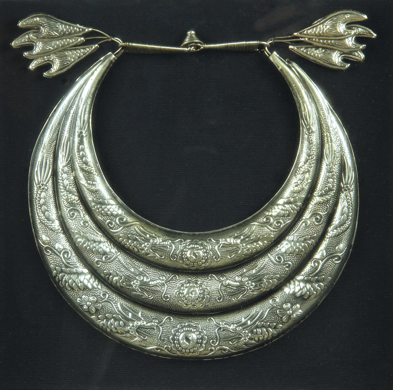  COLLAR ABORIGEN SUDAMERICANO EN FANAL. 